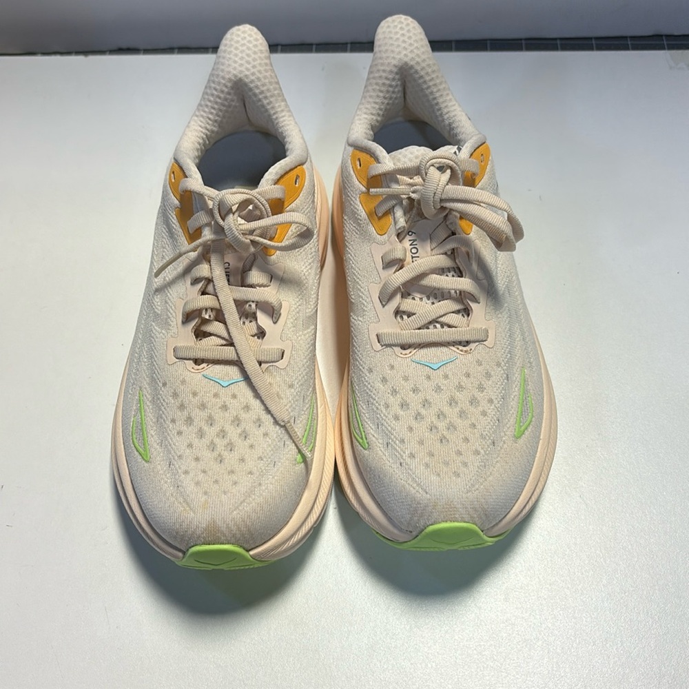 Hoka Women’s Clifton 9 wide